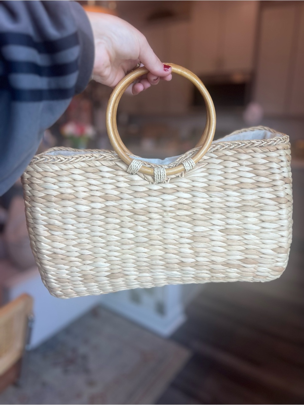 Source Unknown Natural Straw Tote with Turquoise Beads and Wooden Handles - Picture 6 of 9